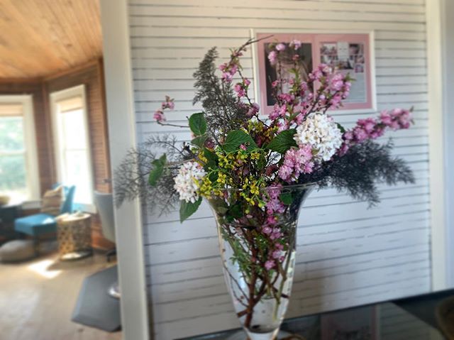 These flowers are for the BEAUTIFUL, #talented, #sweet @obxmua   Congrats to Kelly as she moves into full swing as our Bridal Coordinator for Lovie’s! Words can’t express how #grateful we are for you and all you do. Keep on #shining that #beauty girlfriend! #loviesfam #soulsista #newbeginnings @loviessalonandspa (Contact Lovie’s cell for all Salon & Spa booking: 252-423-9318)