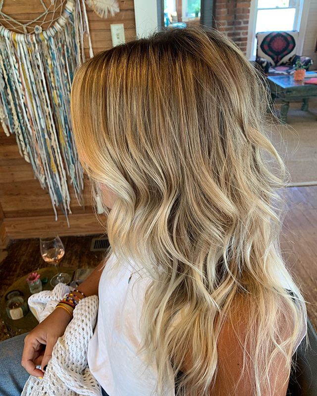 Hi! 👋 Us again! 
Check out some of my many #blonde & #brunette #beauties. Creating a space for my clients to feel heard and cared for has always been one of my favorite things. Bringing their #hair visions to life is another! 🙌🏻 In my philosophy you should always leave a salon feeling #uplifted, #beautiful and full of #positive #energy. 
With love~ @aliciacherie